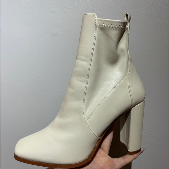 ALDO AUDRELLA HEELED ANKLE BOOTS IN ECRU-WHITE - Picture 6 of 7